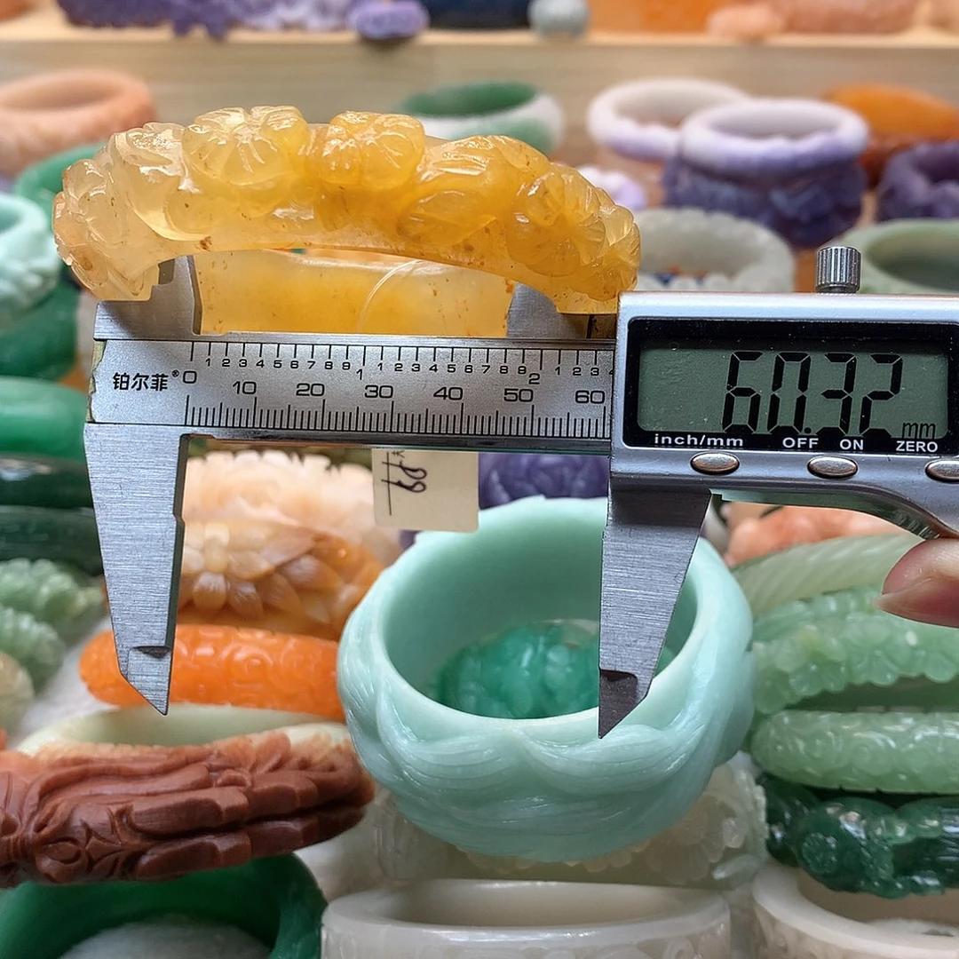 未镶嵌手镯石英质玉