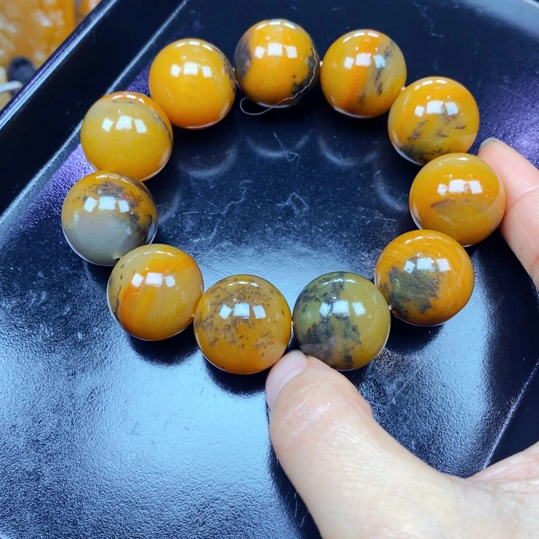 未镶嵌石英质玉（黄龙玉）颈饰