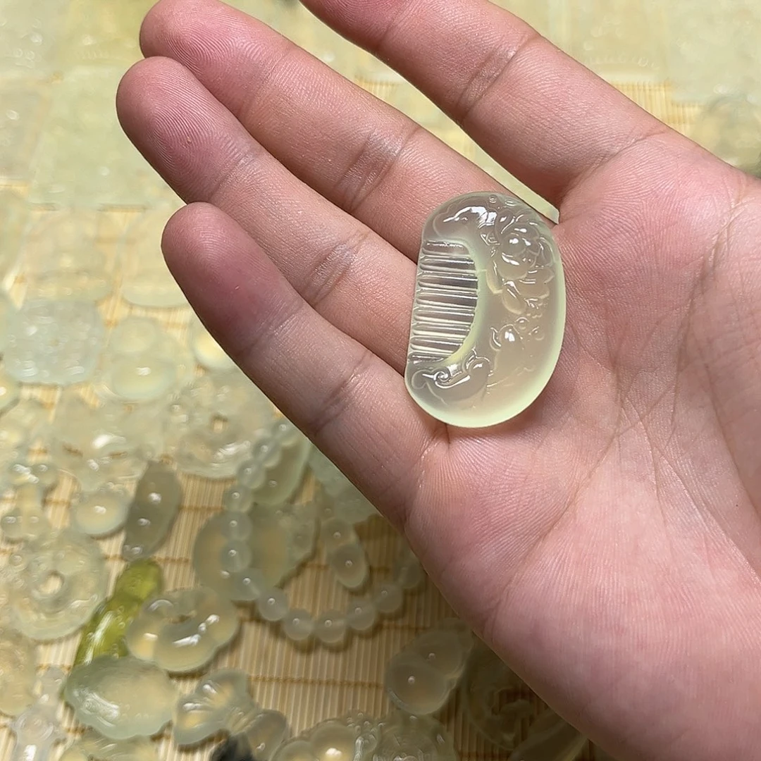鑫***贝岫玉未镶嵌颈饰吊坠