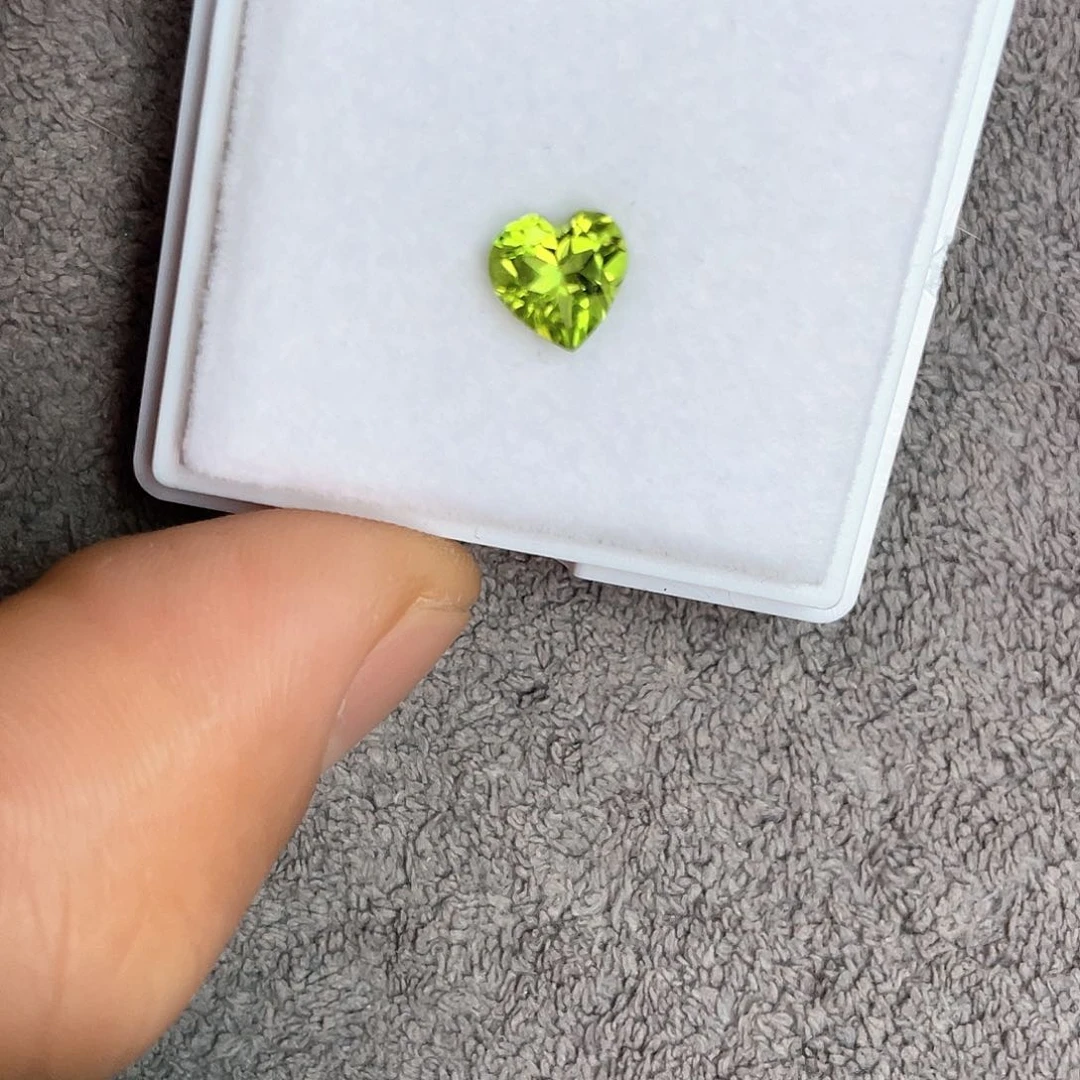 裸石未镶嵌橄榄石1.21Ct。