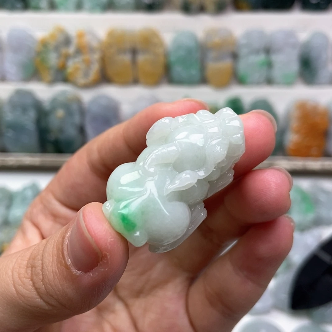 翡翠未镶嵌吊坠(赠链)