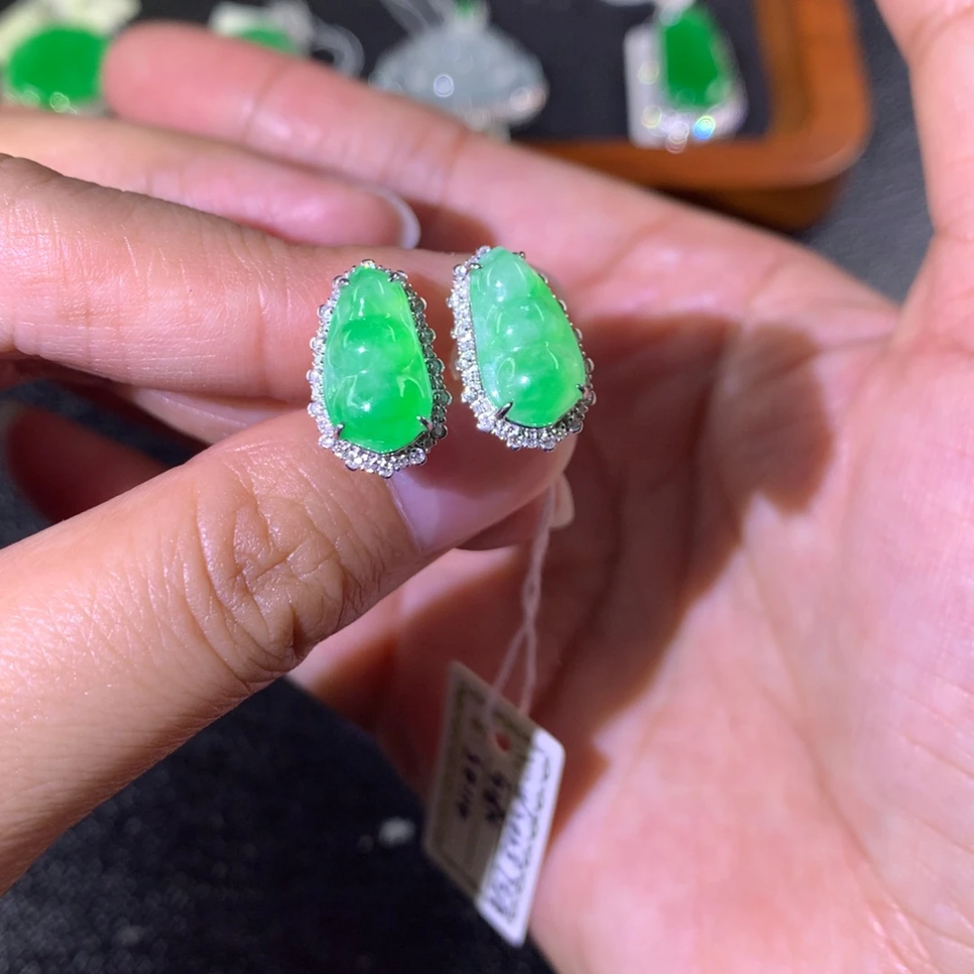 18K金镶嵌翡翠耳饰翡翠
