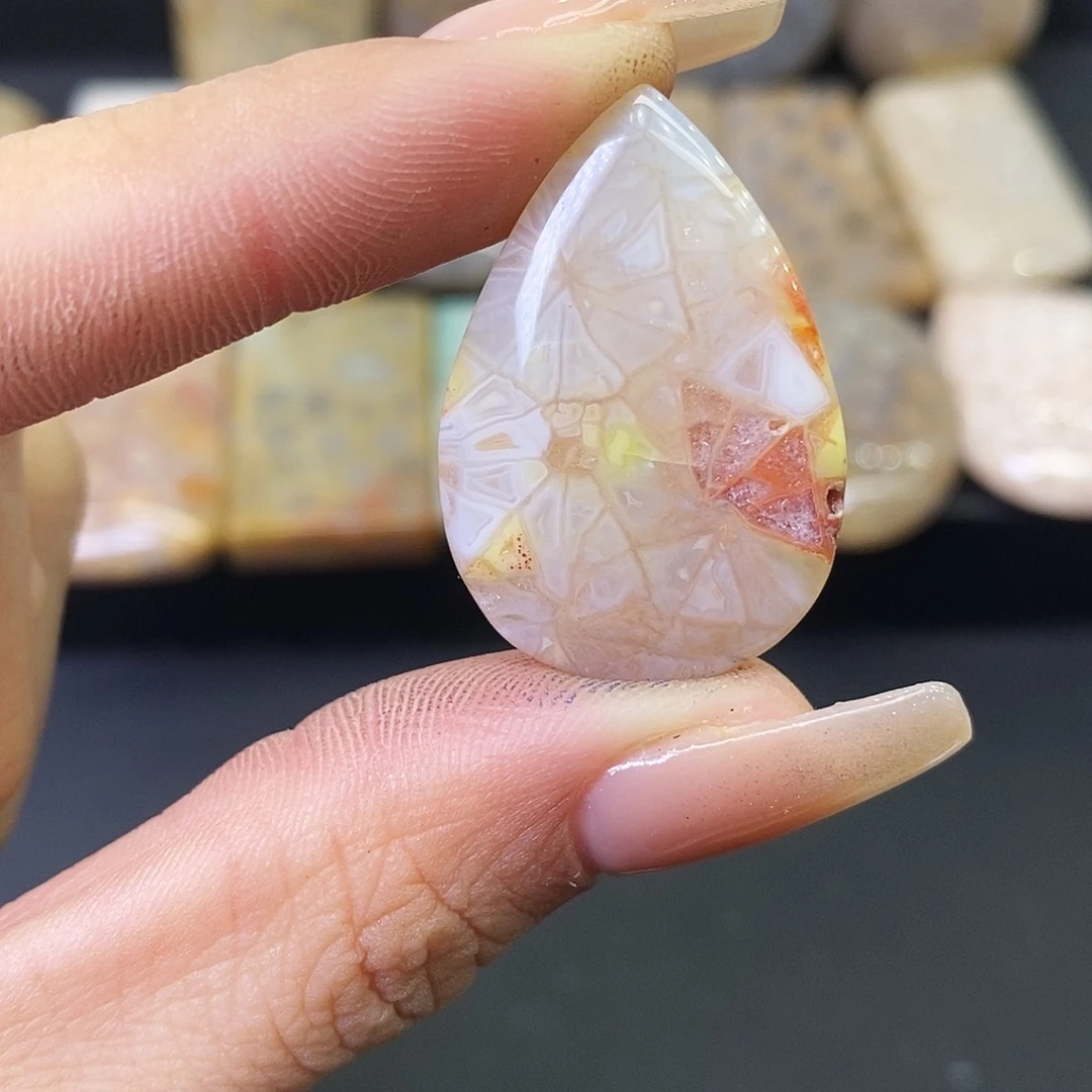 硅化玉颈饰合金阳*