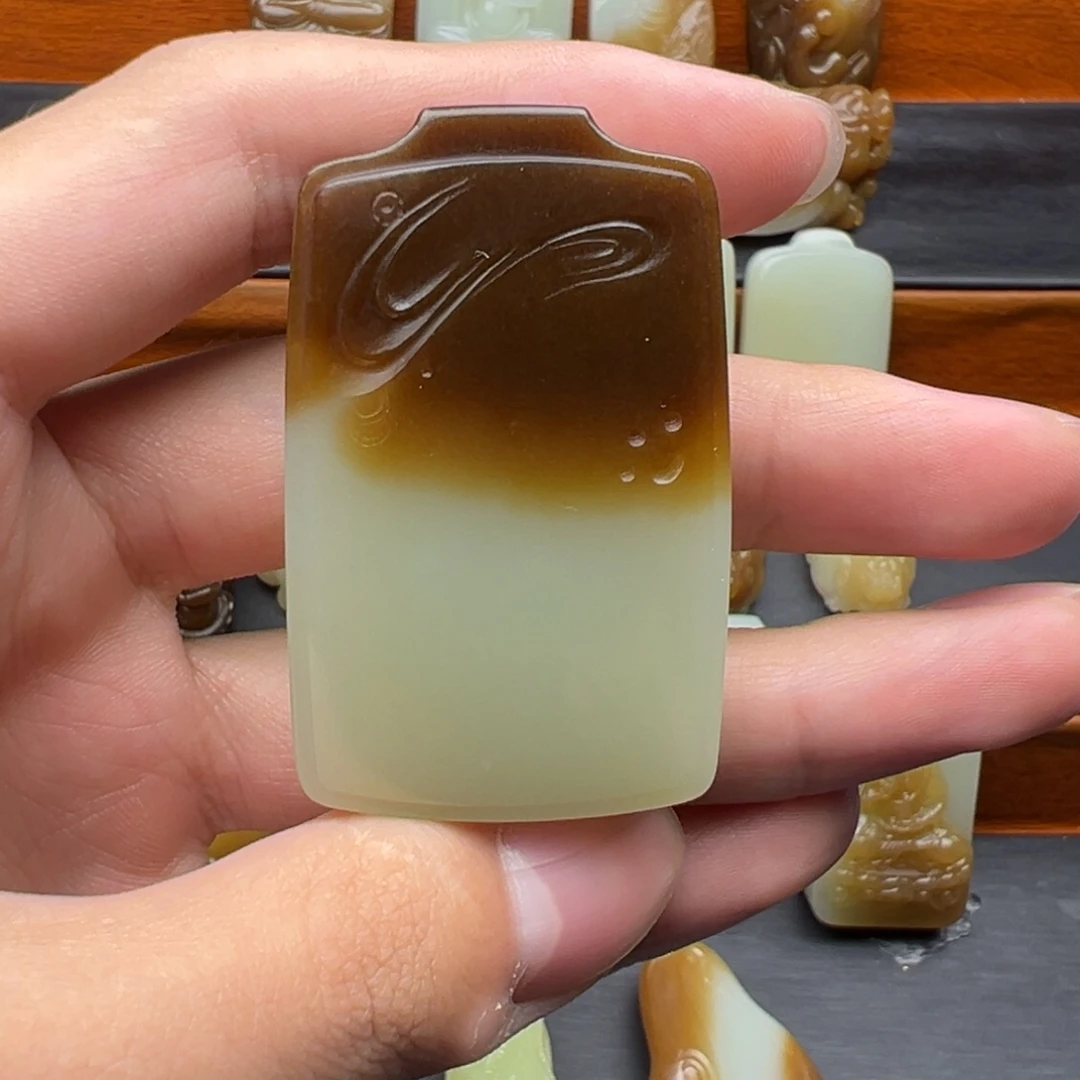 红***K和田玉未镶嵌颈饰