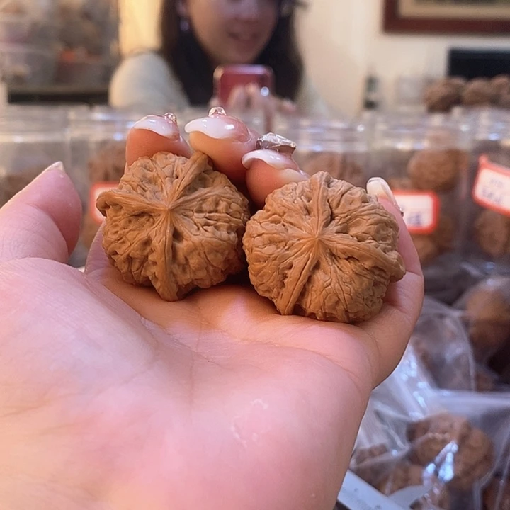 文玩核桃吊坠用****1雨花石三棱有修