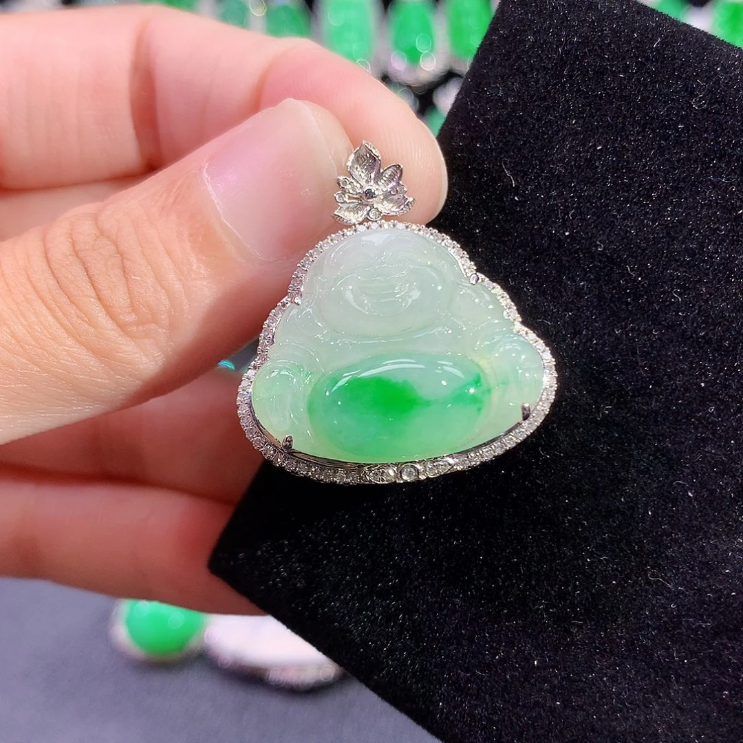 翡翠18K金镶嵌颈饰