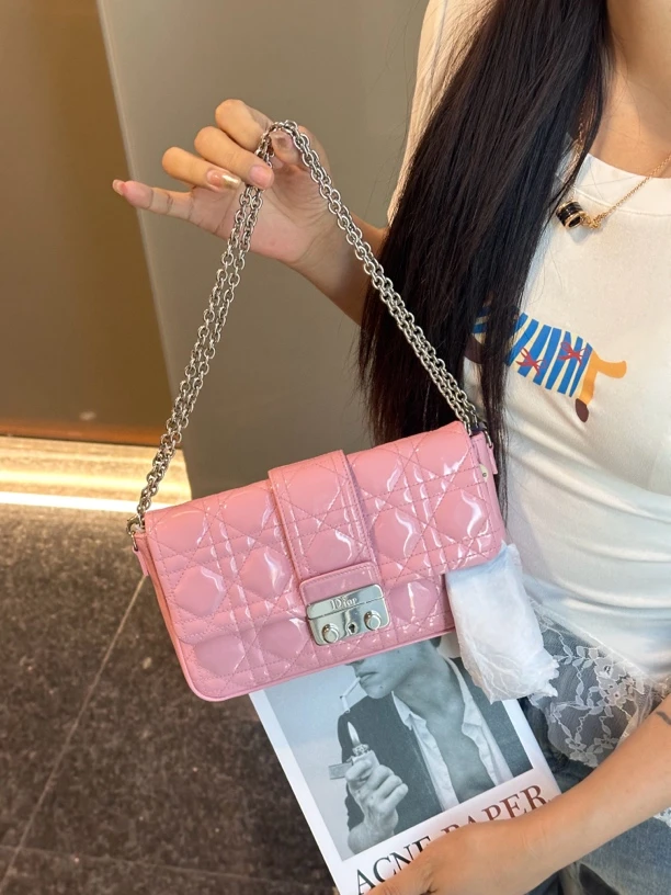 95新 DIOR/迪奥 woc粉色链条斜挎包