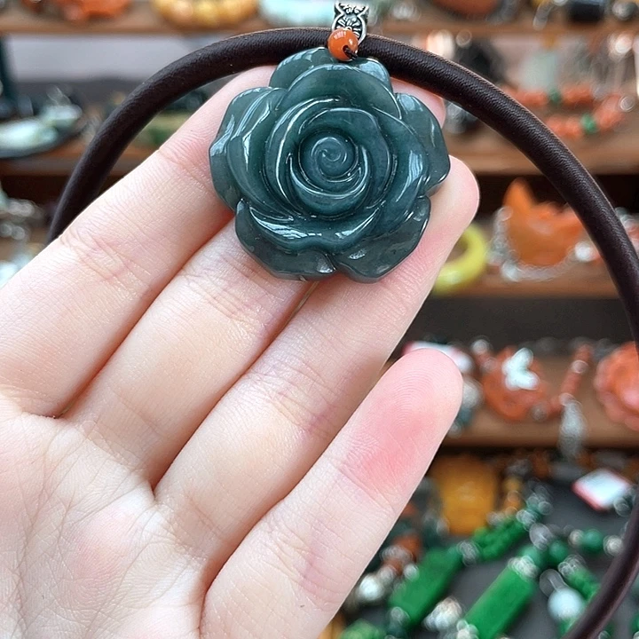 翡翠未镶嵌颈饰饰品