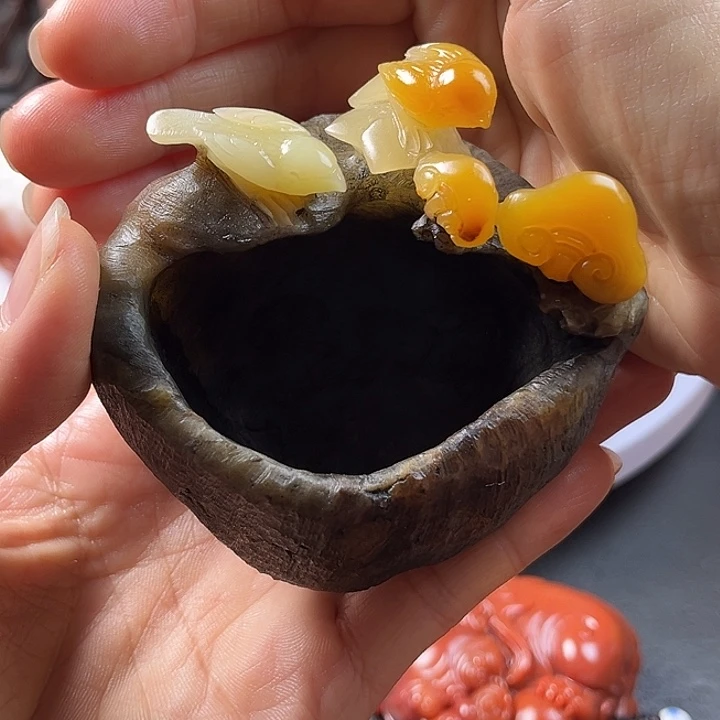 何***子寿山石手把件把玩件