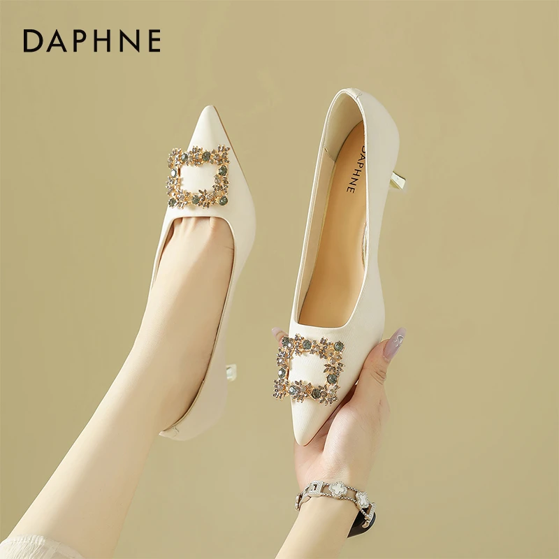 达芙妮新款法式尖头高跟鞋女2025秋季细跟配裙子浅口单鞋水钻婚鞋