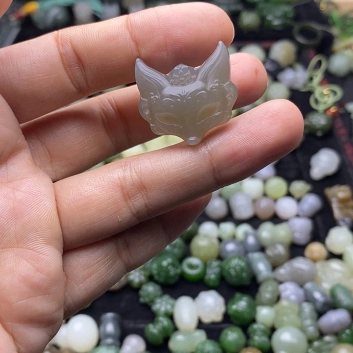 和田玉未镶嵌颈饰福利无售后