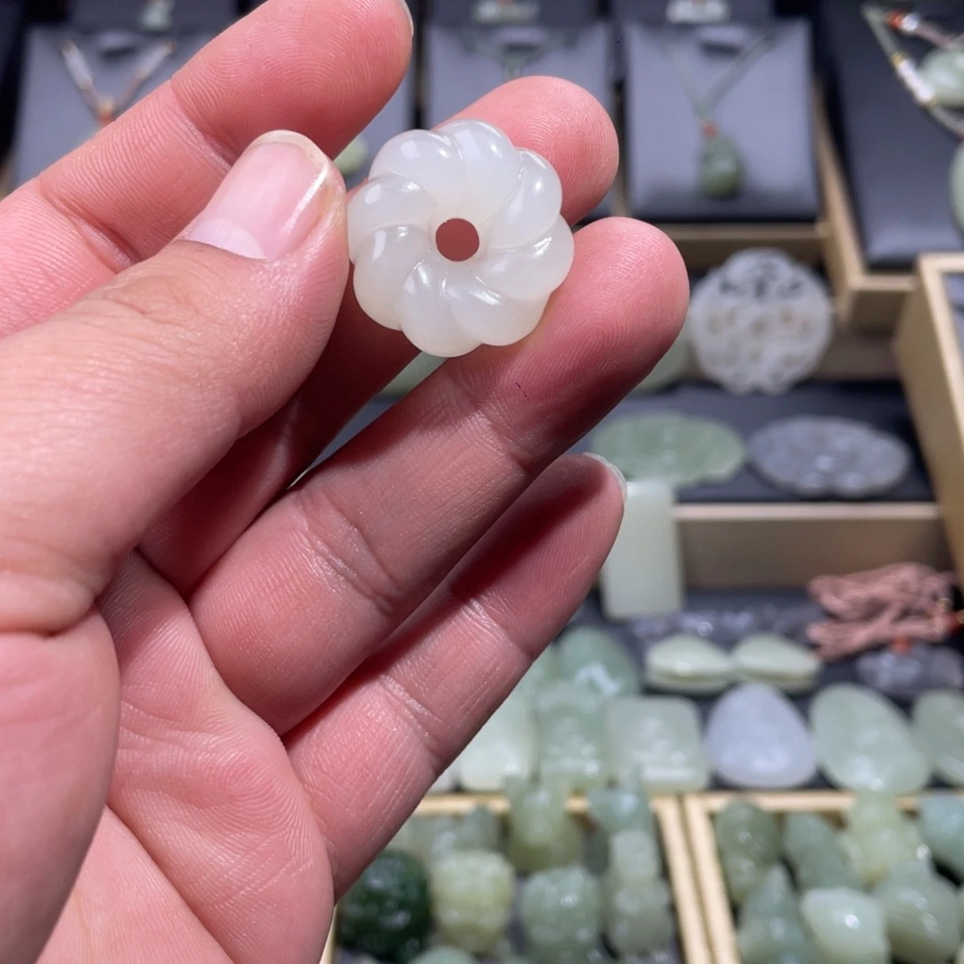 和田玉（青白玉）未镶嵌颈饰