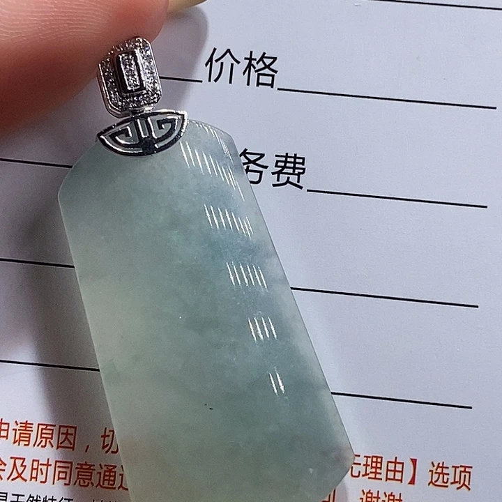 翡翠18K金镶嵌颈饰翡翠