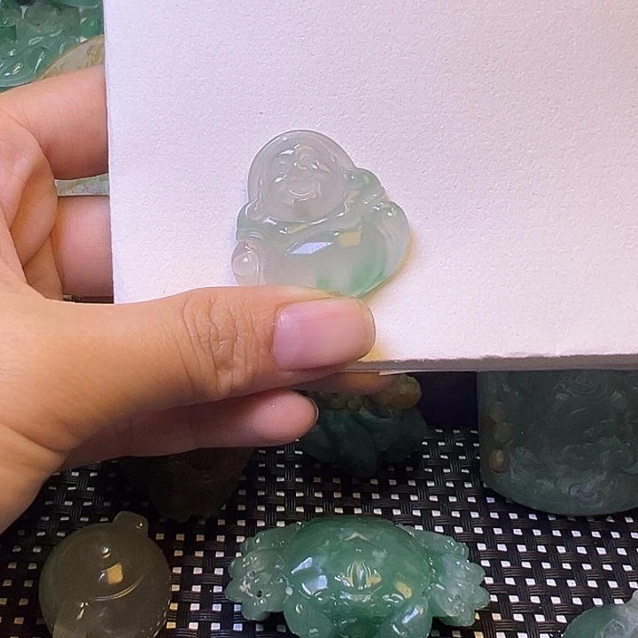 石英质玉（非洲翠）未镶嵌颈饰