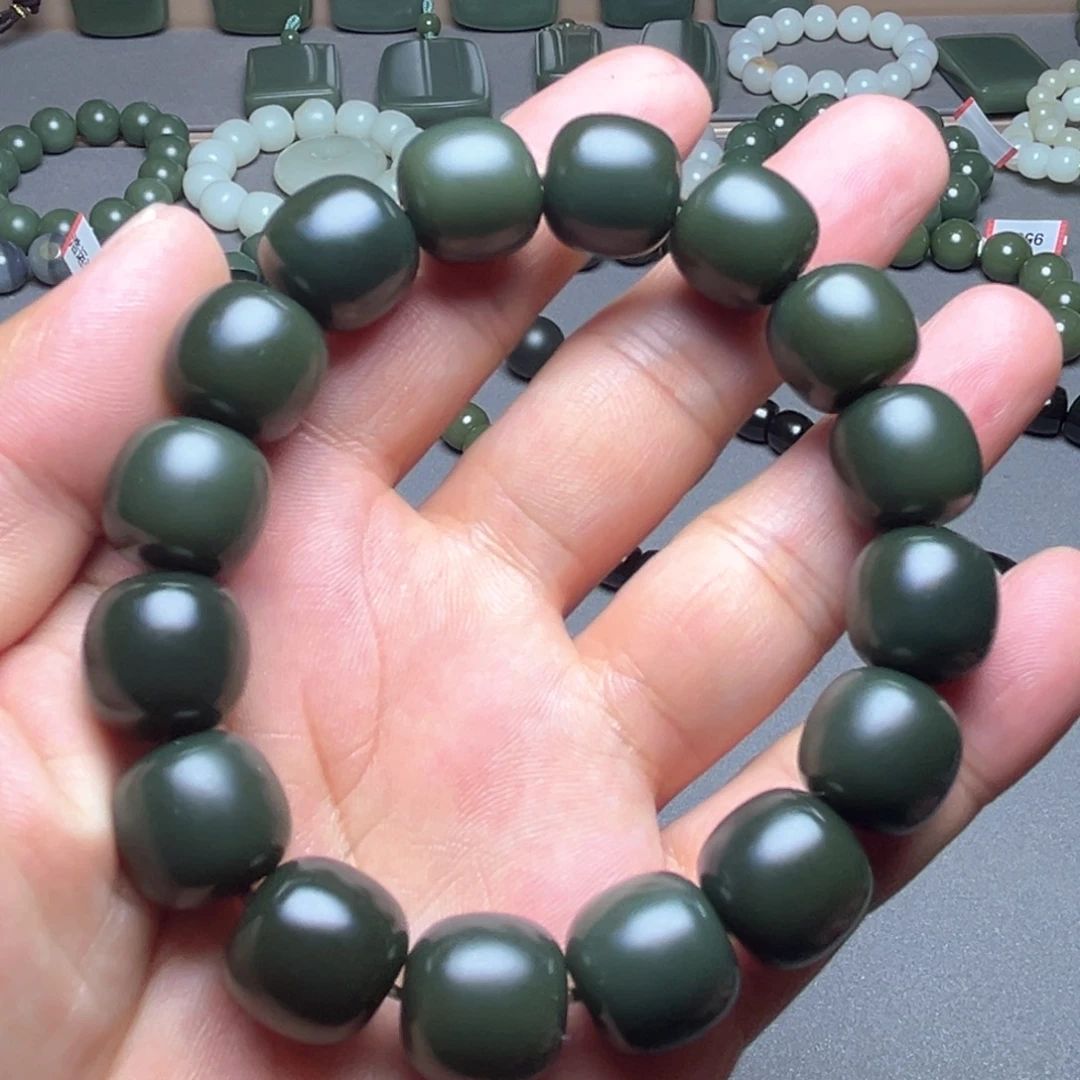 和田玉未镶嵌手链沙枣青卡14带糖