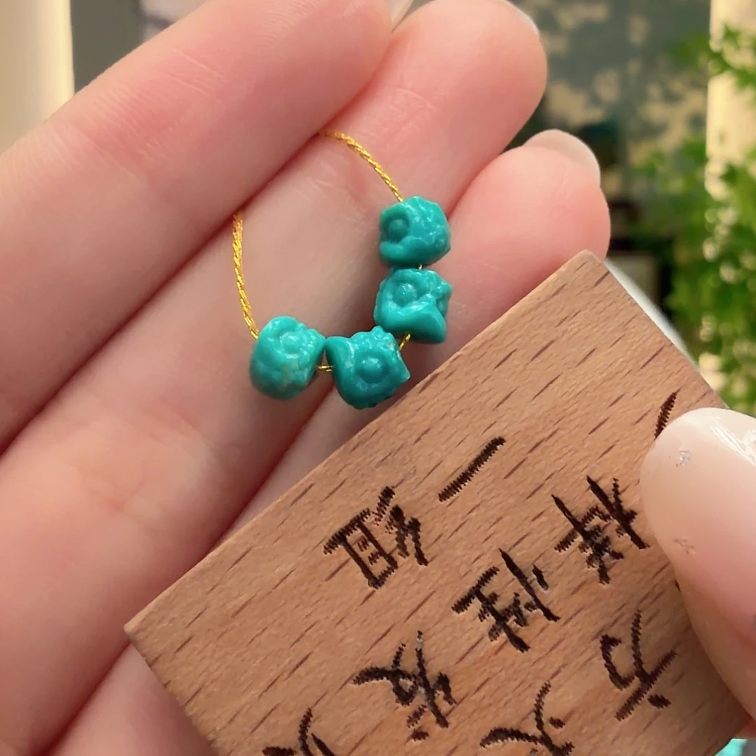 绿松石未镶嵌颈饰