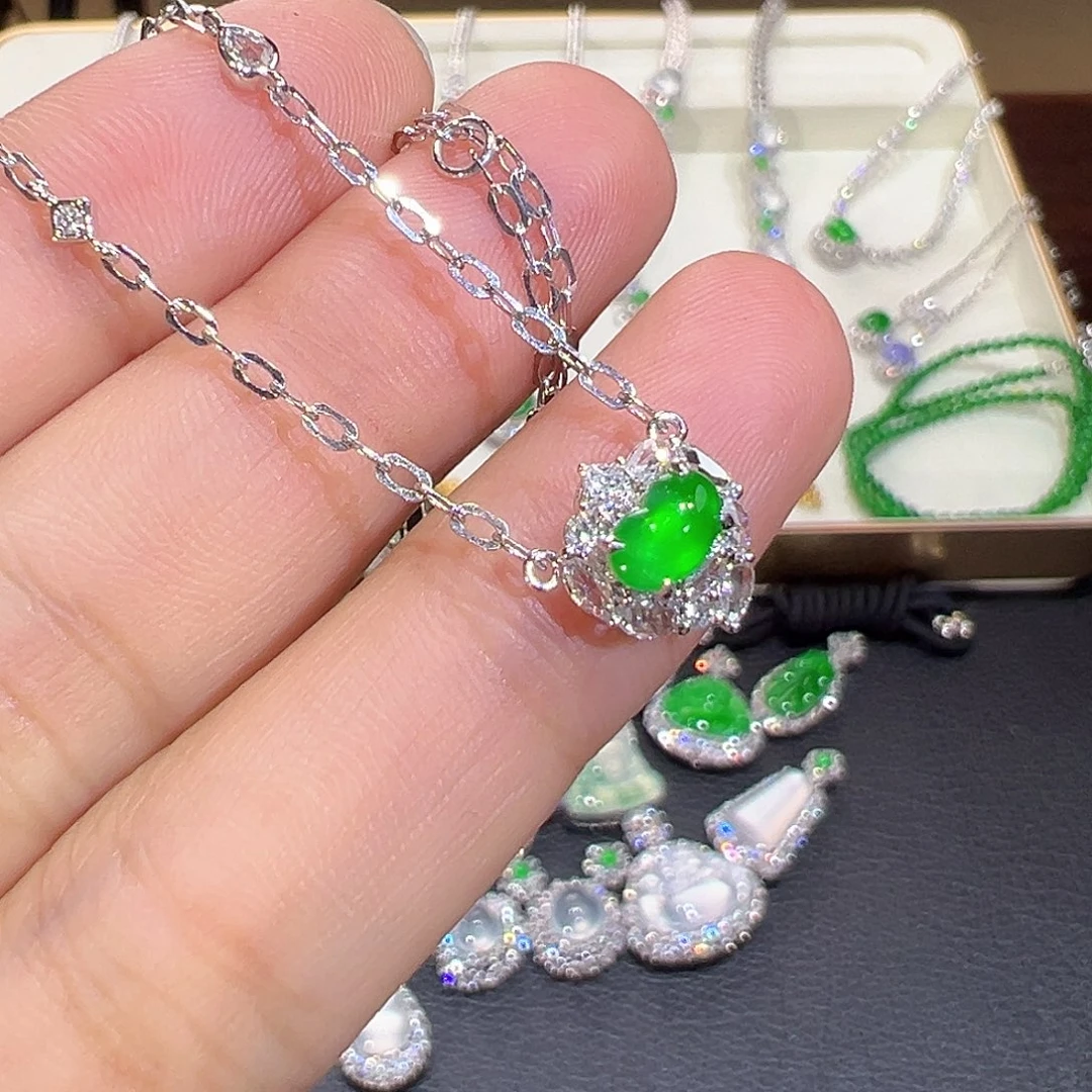 翡翠18K金镶嵌颈饰