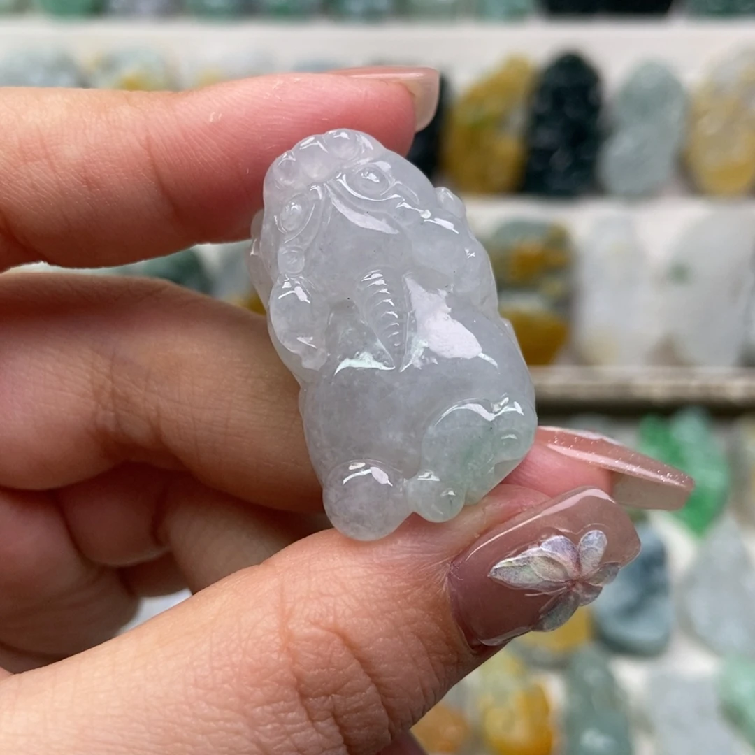 翡翠吊坠(赠链)未镶嵌