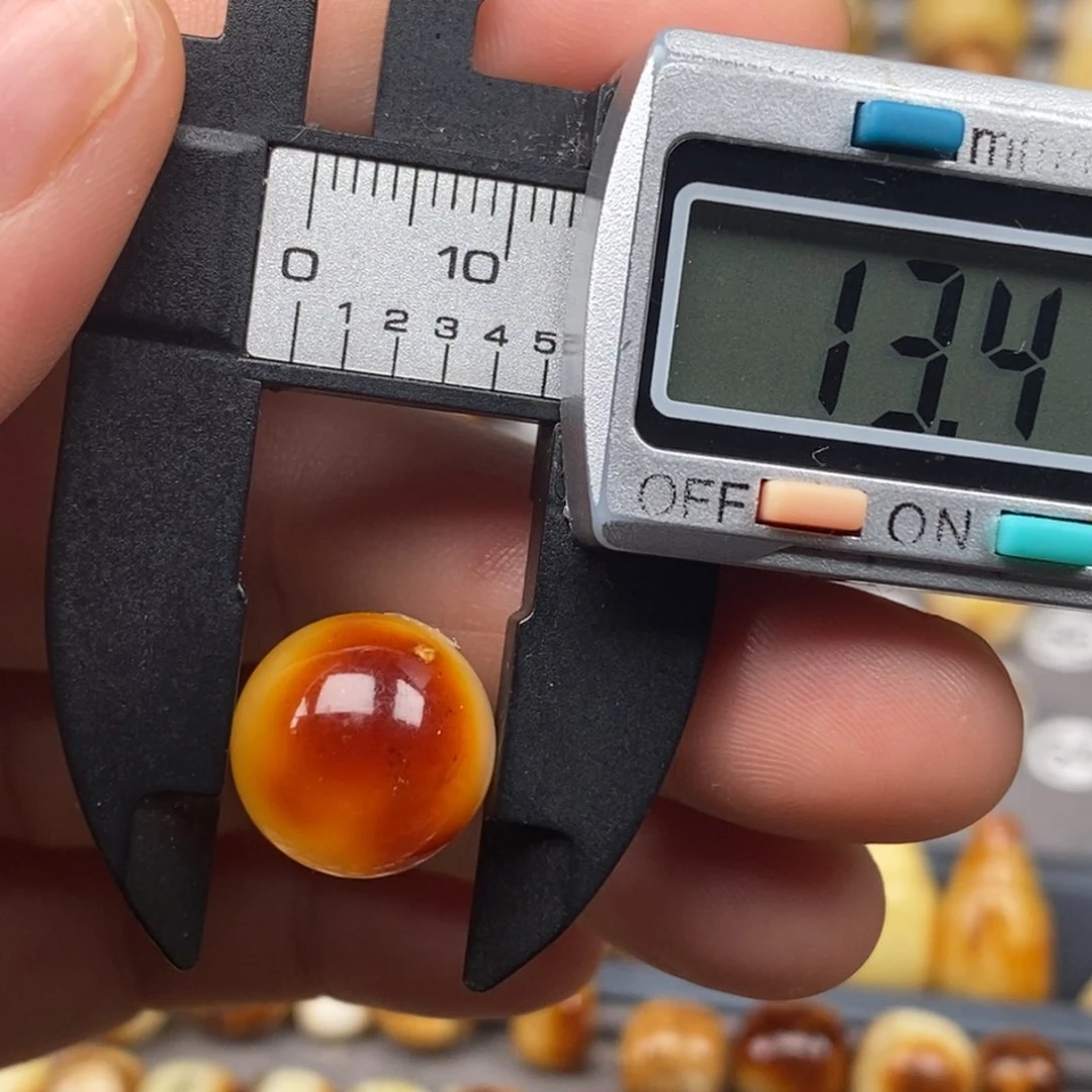 裸石琥珀未镶嵌圆珠