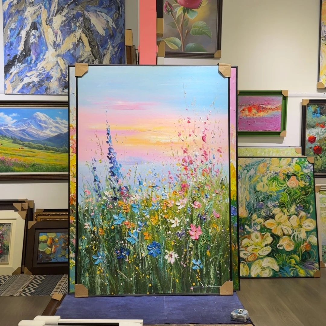 小****竖款纯手绘油画作品