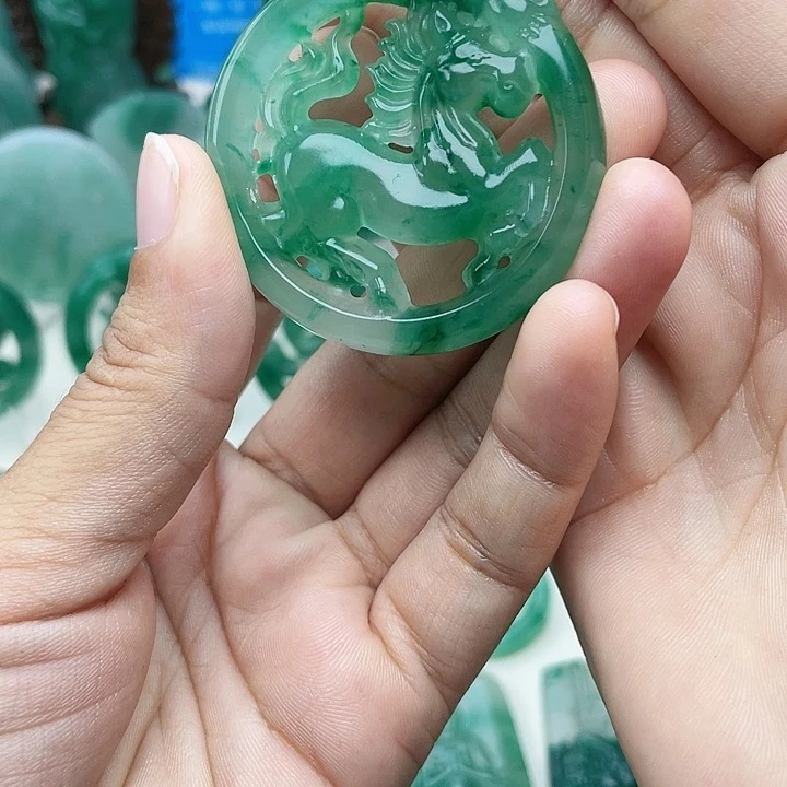 未镶嵌定制石英质玉（非洲翠）坤*