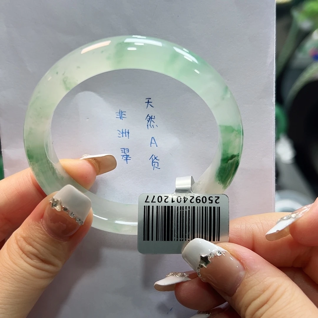 石英质玉（非洲翠）未镶嵌手镯