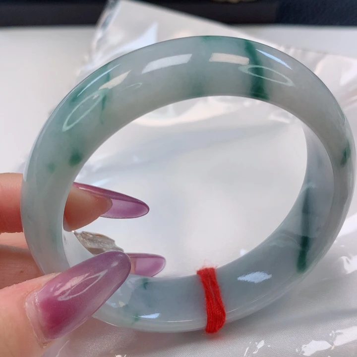 翡翠手镯未镶嵌56圈