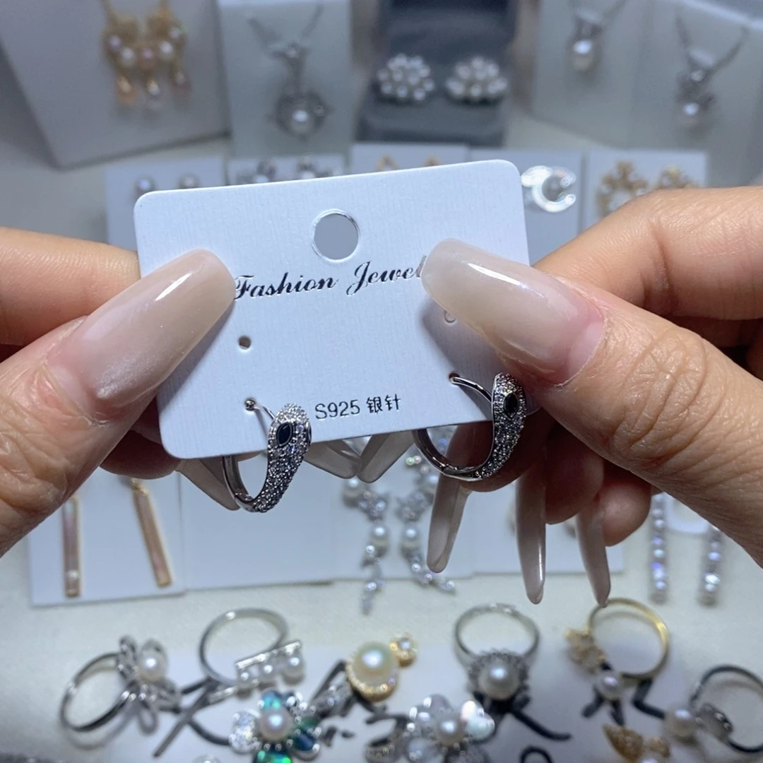 淡水珍珠耳饰未镶嵌