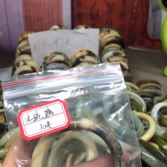 未镶嵌蛇纹石玉手镯水**?