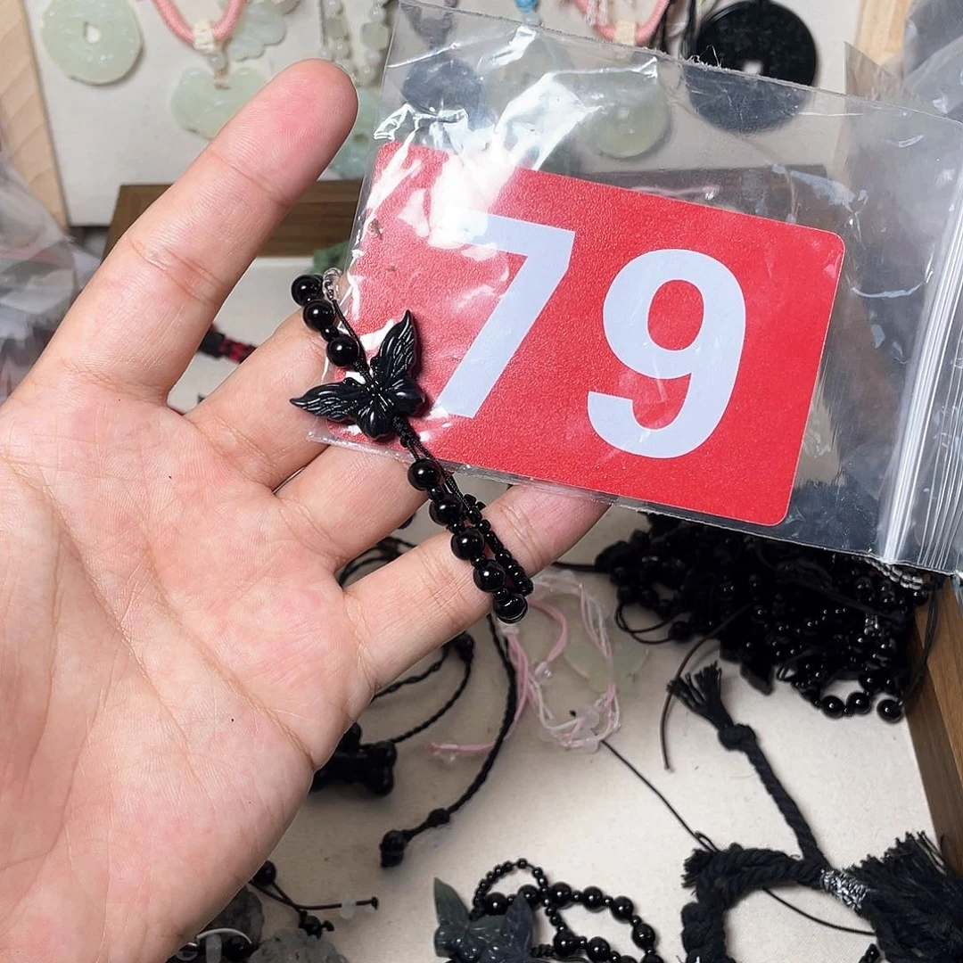 蛇纹石玉颈饰合金