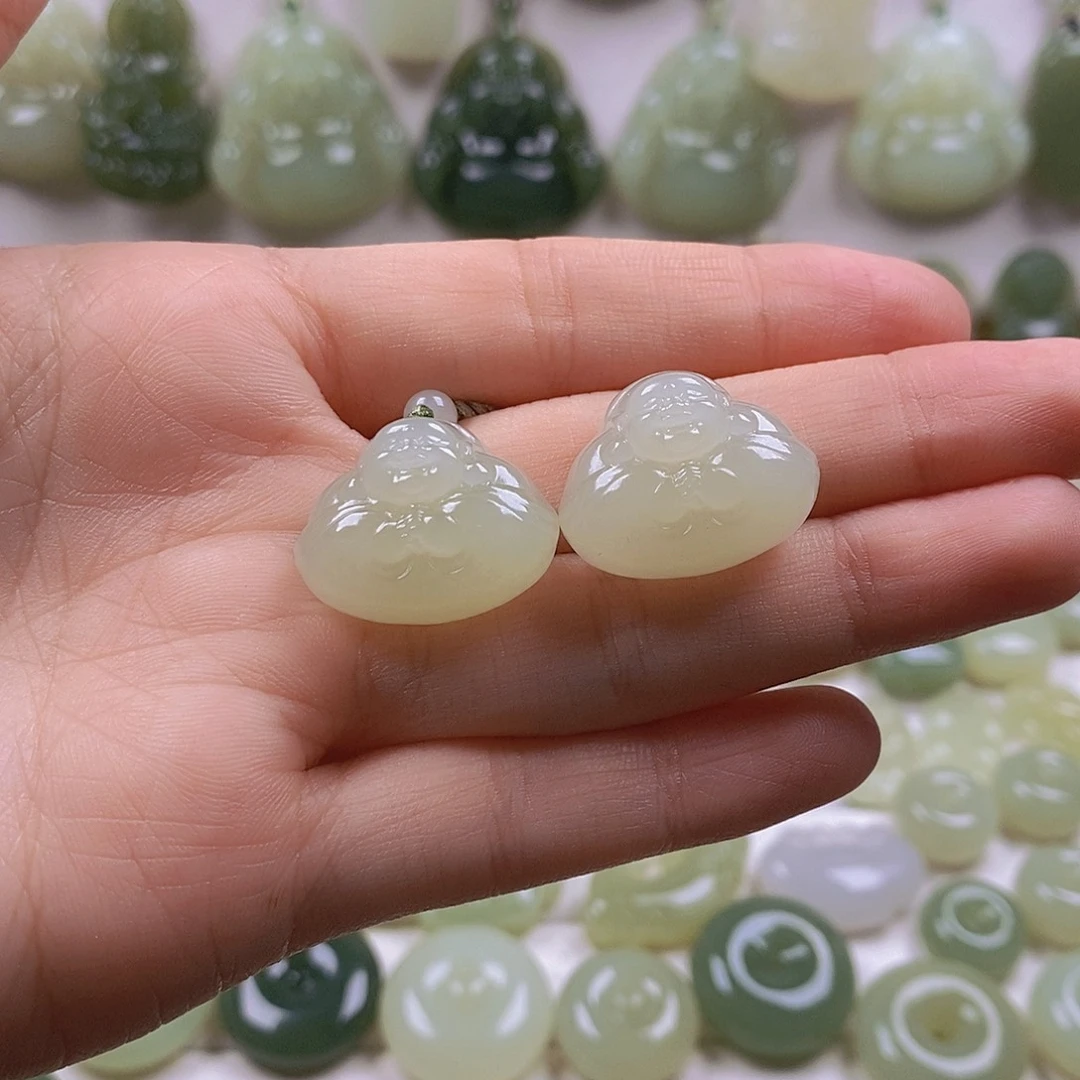 N***。和田玉未镶嵌颈饰