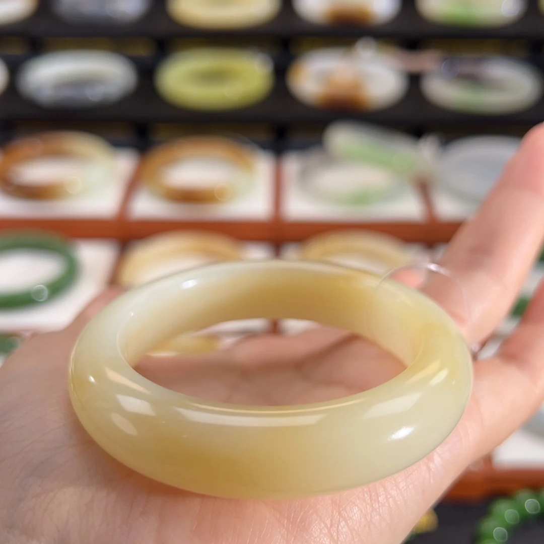 和田玉（糖玉）未镶嵌手镯蜜饯糖