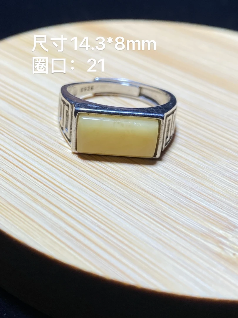 天然的缅甸琥珀白蜡戒指，完美品