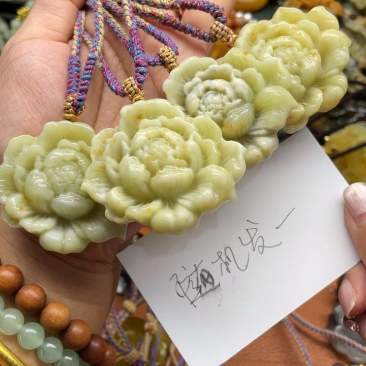 蛇纹石玉未镶嵌吊坠