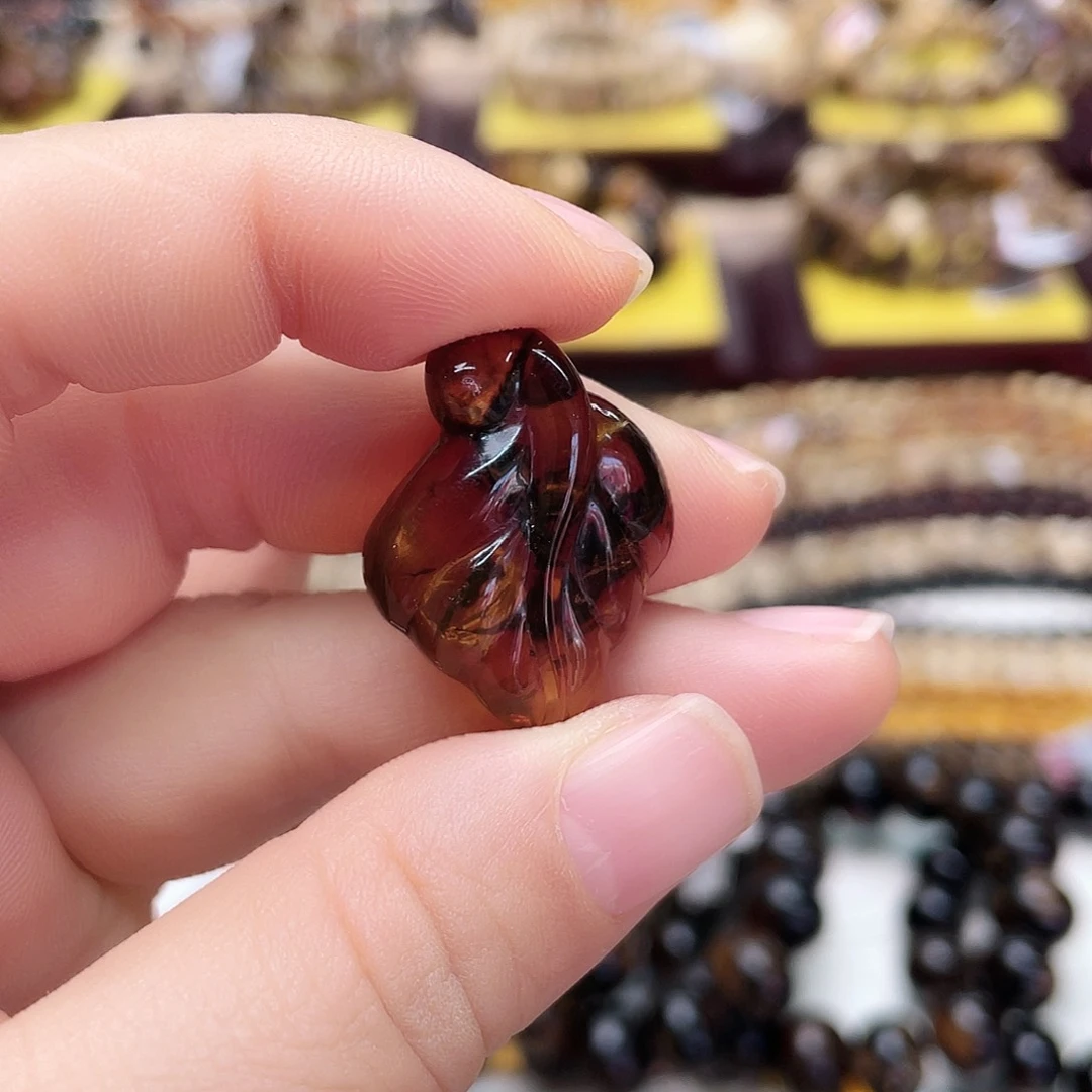 琥珀裸石未镶嵌向*歌大