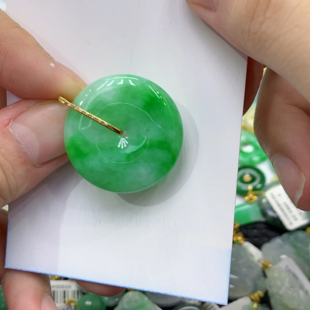 翡翠18K金镶嵌颈饰翡翠