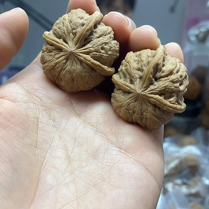 把件文玩核桃36.5雨花石三棱