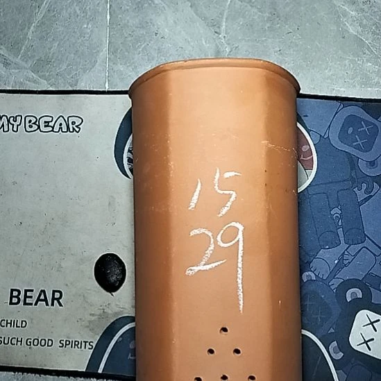 红泥高六方带口沿一个