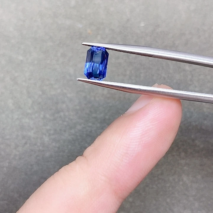 蓝宝石裸石1.6ct雷切无烧矢车菊