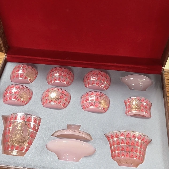 泉***）孤品茶具套装等。
