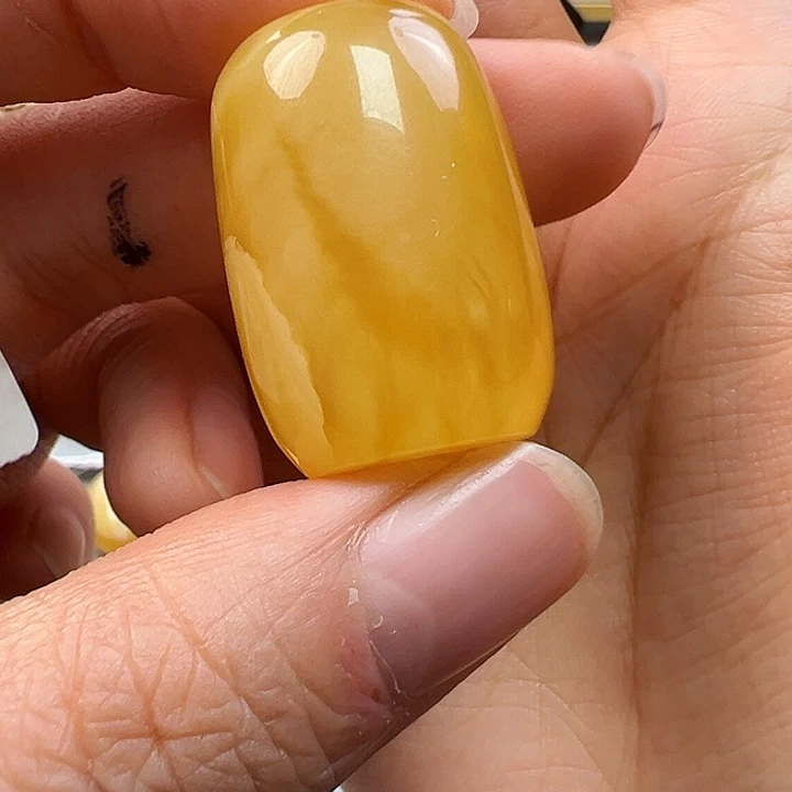 蜜蜡未镶嵌珠宝奇石