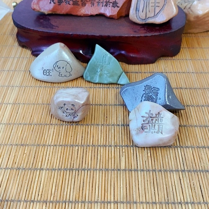 风***了原石雕刻工艺品手把摆件