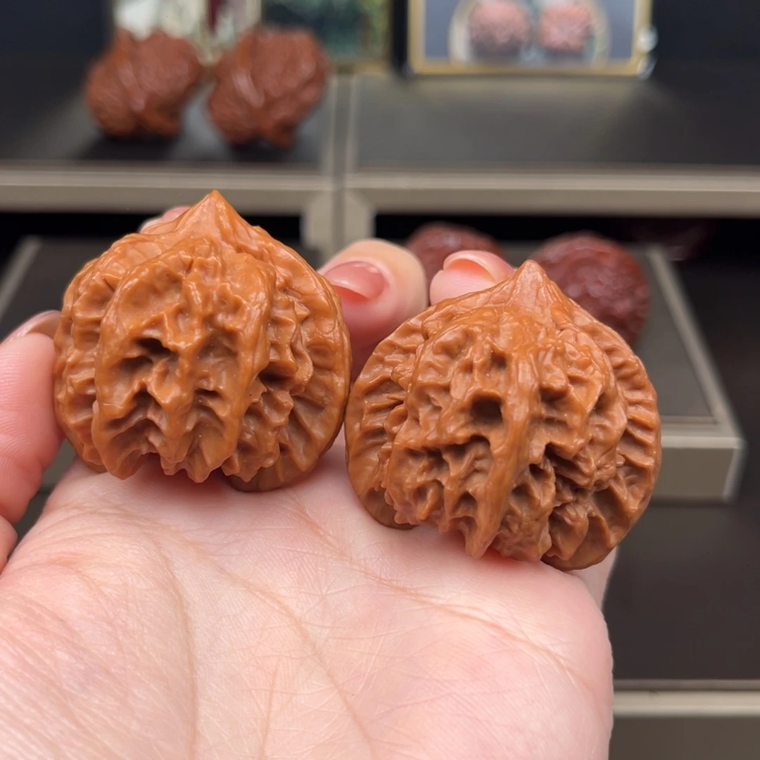 把件桃核大龙狮子