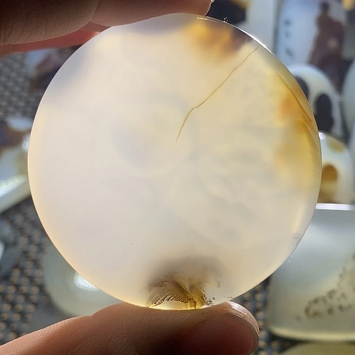 未镶嵌颈饰玛瑙/玉髓湖****?