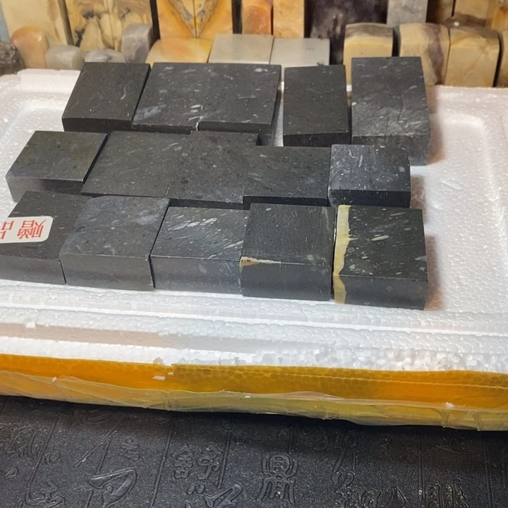 昌化鸡血石印章石