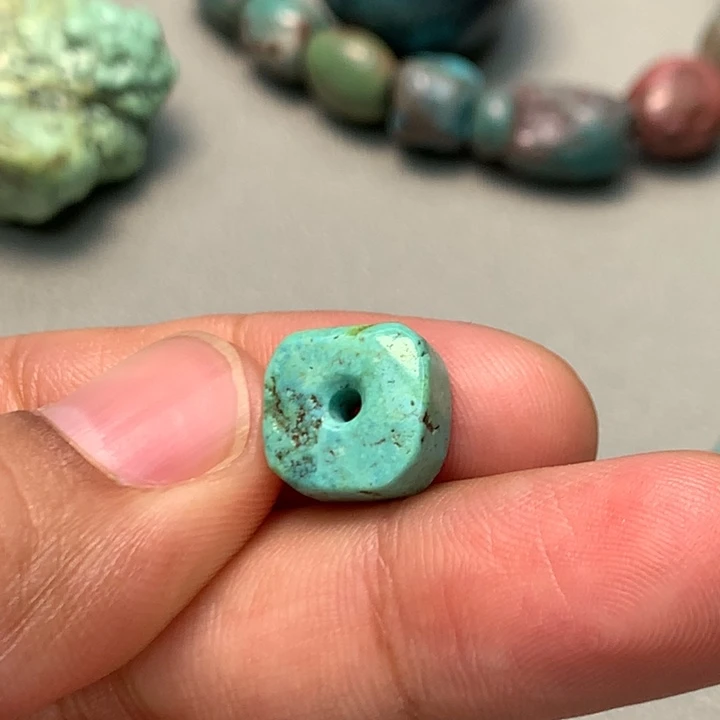 绿松石未镶嵌颈饰