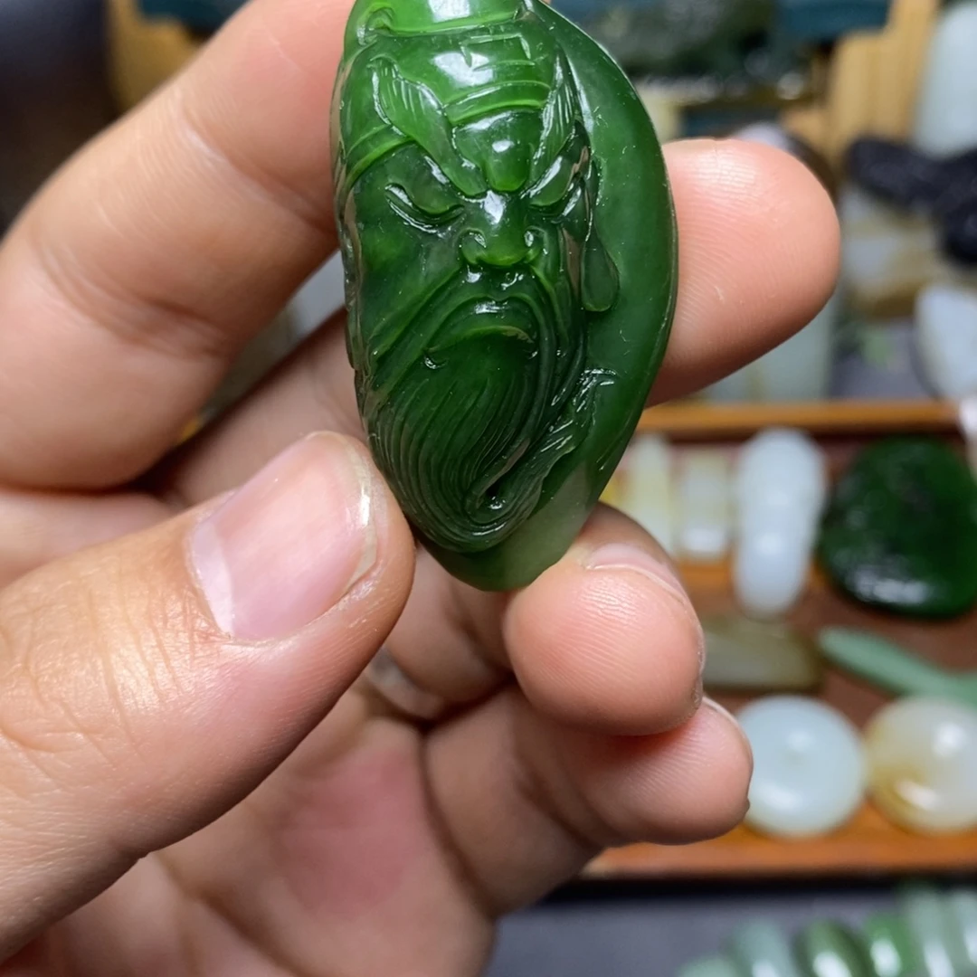 一***蔚和田玉未镶嵌颈饰