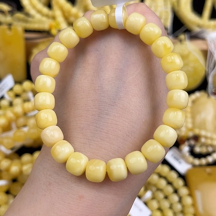琥珀颈饰未镶嵌琥珀，