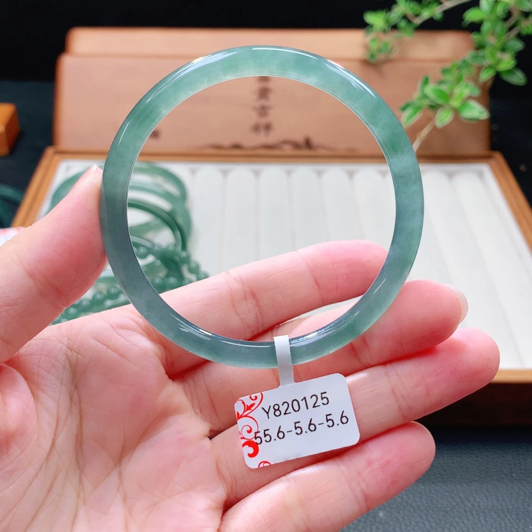 未镶嵌手镯（圆镯）翡翠