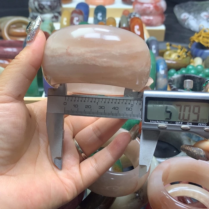 未镶嵌手镯石英质玉
